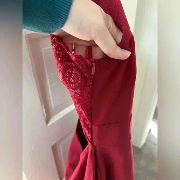 NWT burgundy spaghetti strap lacey back dress size medium - Picture 3 of 7